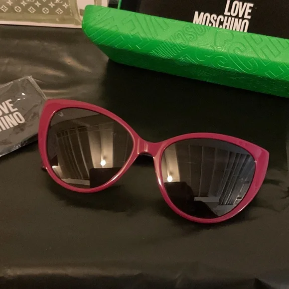 Love Moschino Fuchsia Sunglasses - Picture 2 of 5